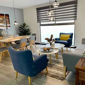 Lovely 2 Bedroom Unit With Free Parking Apartamento